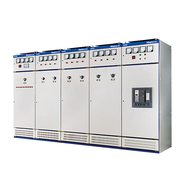        GGD型交流低壓配電柜是能源部以促進我國低壓配電行業的技術進步，加速低壓配電成套開關設備的更新換代為宗旨，于一九九
一年下達的技術進步開發項目。…